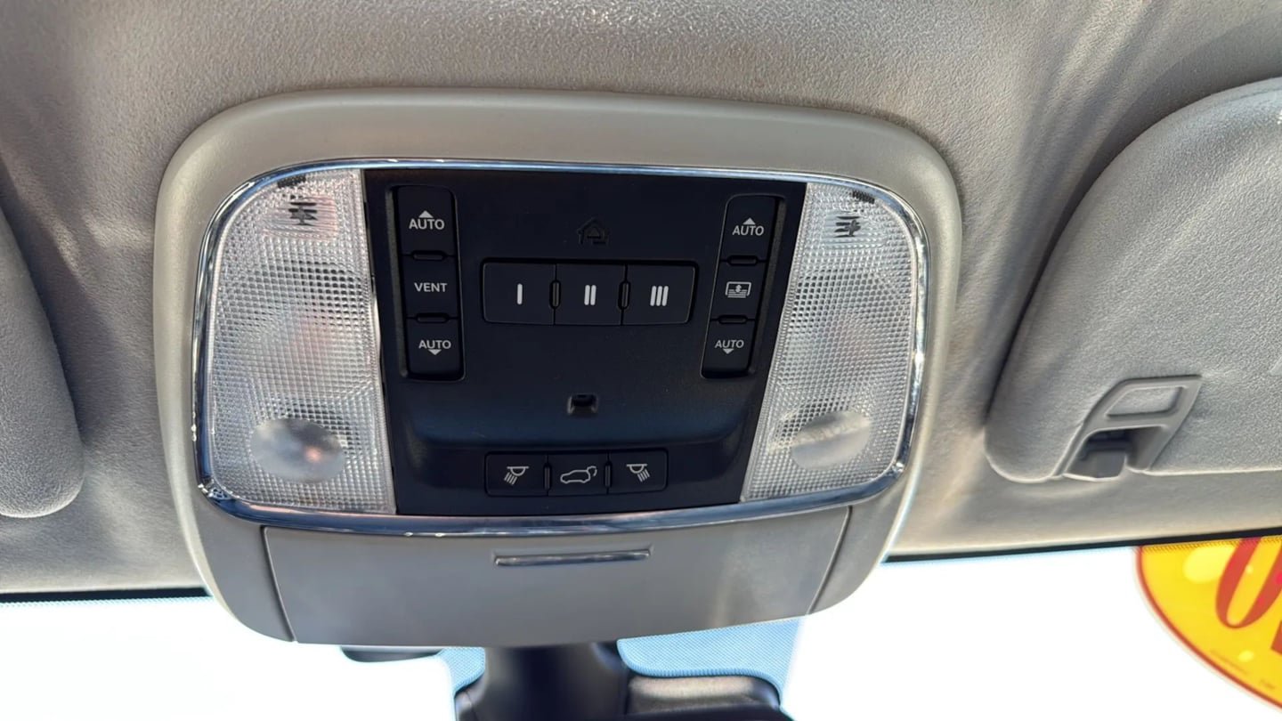 Used 2020 Jeep Grand Cherokee Summit AWD/4WD image 18