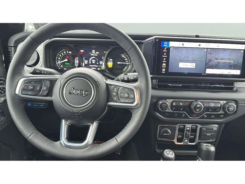 Used 2025 Jeep Wrangler Sahara w/ Safety Group image 11