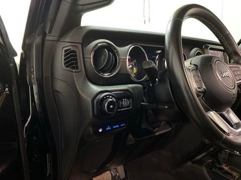 Used 2022 Jeep Wrangler Unlimited Sahara AWD/4WD image 16