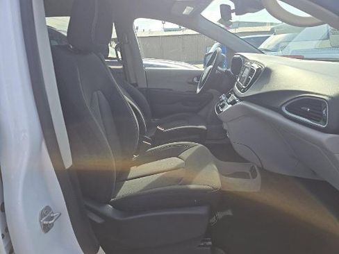 Used 2024 Chrysler Voyager LX FWD image 11
