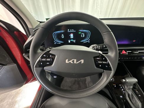 Certified 2025 Kia Niro EX Touring image 19