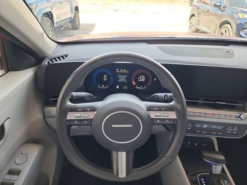 Used 2025 Hyundai Kona SEL AWD/4WD image 17