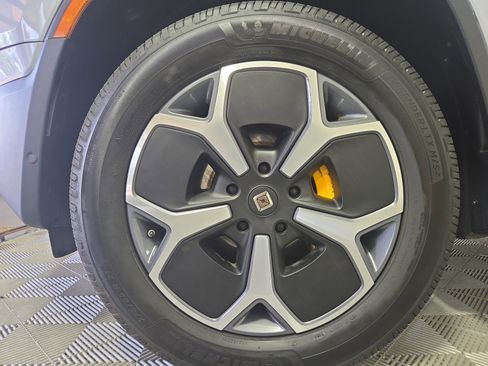 Used 2024 Rivian R1S Adventure AWD/4WD image 9
