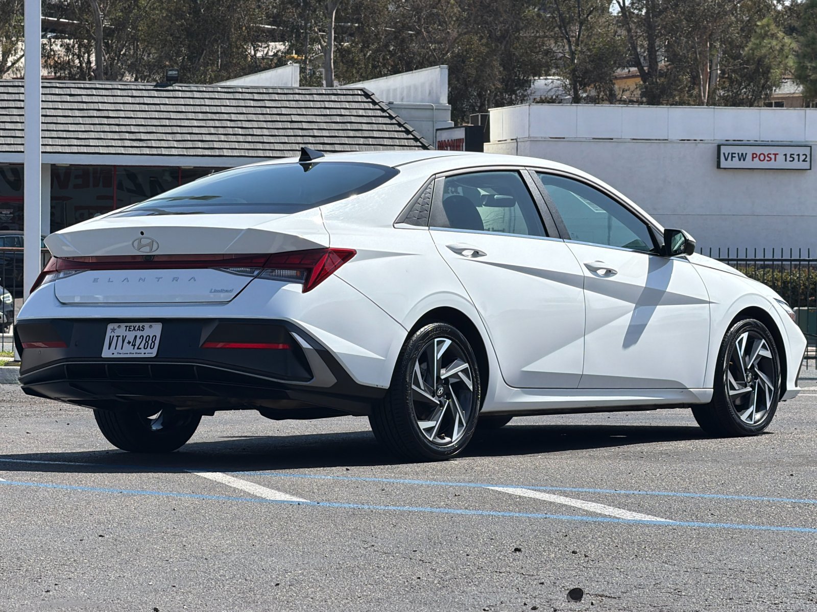 Used 2024 Hyundai Elantra Limited FWD image 5