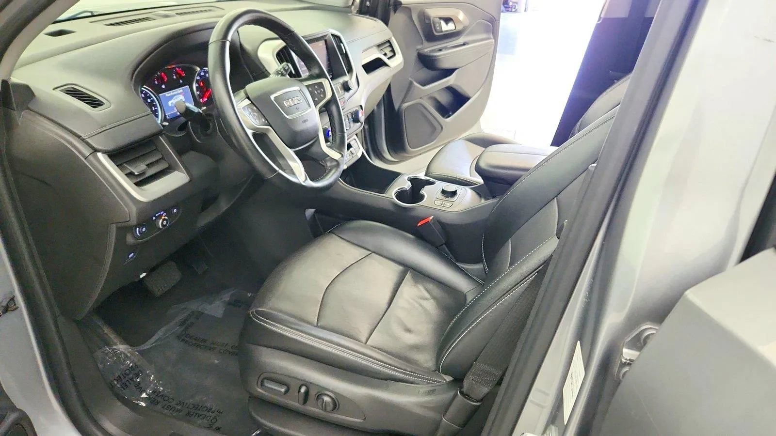 Used 2024 GMC Terrain SLT AWD/4WD image 13