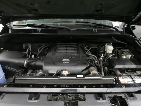 Used 2020 Toyota Tundra SR5 AWD/4WD image 32