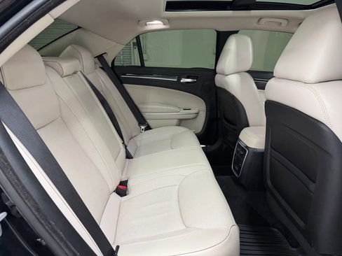 Used 2017 Chrysler 300 C w/ Safetytec Plus Group RWD image 15