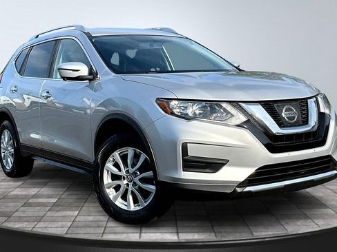 Used 2017 Nissan Rogue SV w/ SV Premium Package AWD/4WD image 3