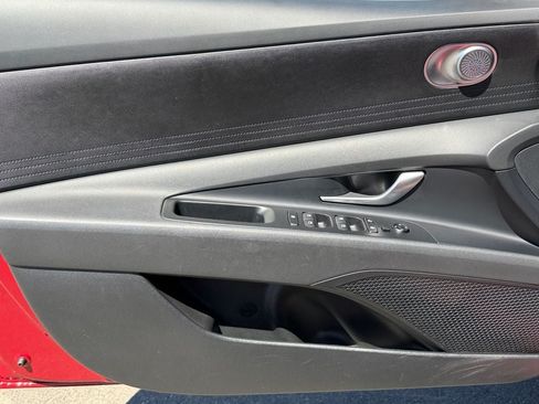Used 2025 Hyundai Elantra SE FWD image 20