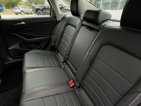 Used 2024 Volkswagen Jetta SE FWD image 24