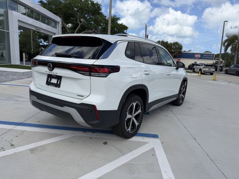 New 2026 Volkswagen Tiguan SE image 3