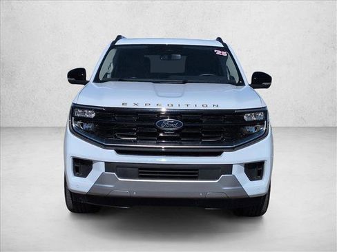 Used 2025 Ford Expedition Platinum image 2