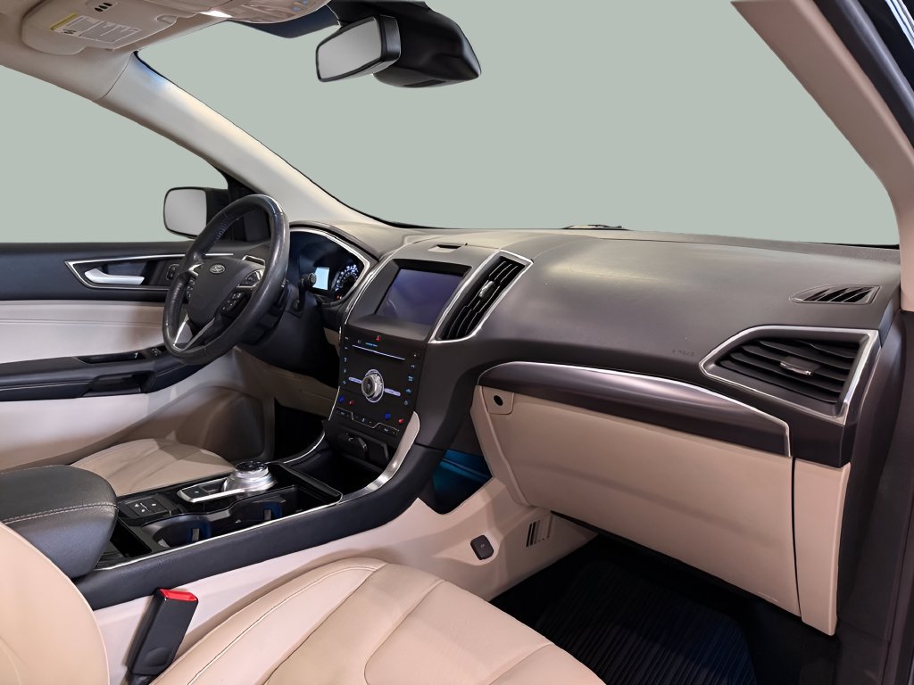 Used 2019 Ford Edge Titanium w/ Equipment Group 301A AWD/4WD image 34