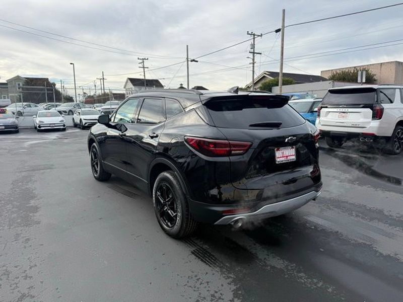 New 2025 Chevrolet Blazer LT w/ Midnight/Sport Edition AWD/4WD image 3