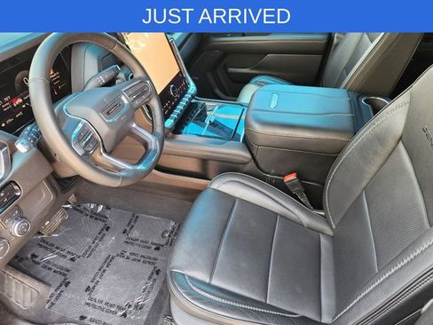 Used 2025 GMC Yukon XL Denali AWD/4WD image 4