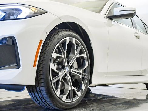 Used 2025 BMW 330i Sedan w/ Premium Package image 10