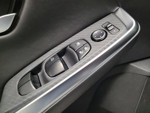 Used 2025 Nissan Sentra SR FWD image 27