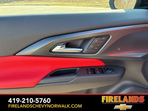 New 2025 Chevrolet Equinox EV RS image 9