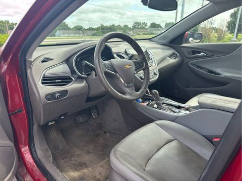 Used 2016 Chevrolet Malibu LT w/ Leather Package FWD image 6