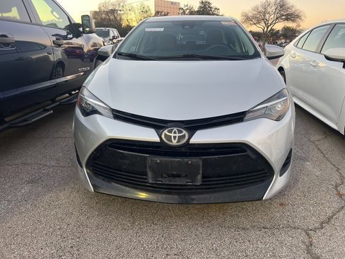 Used 2019 Toyota Corolla LE image 2