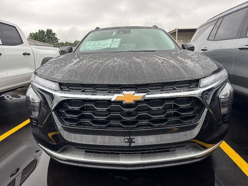 New 2026 Chevrolet Trax LT FWD image 2