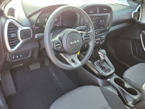 Used 2025 Kia Soul LX w/ LX Technology Package image 13