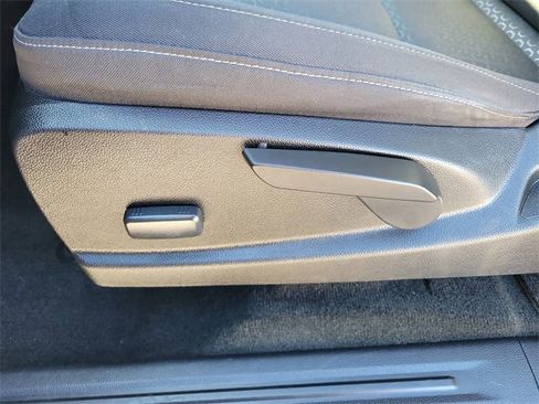 Used 2016 GMC Canyon SLE image 18