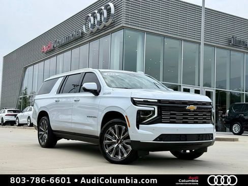 Used 2026 Chevrolet Suburban High Country AWD/4WD image 2