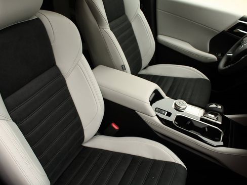 New 2025 Mitsubishi Outlander SE image 8