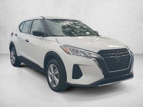 Used 2022 Nissan Kicks S image 3