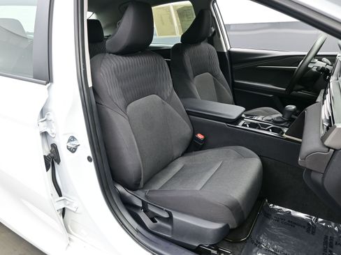 Used 2025 Toyota Camry LE image 13