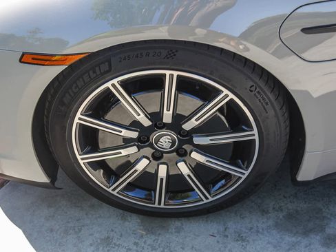 Used 2025 Porsche Taycan image 6