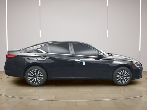 Certified 2024 Nissan Altima 2.5 SV w/ SV Premium Package AWD/4WD image 8