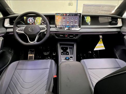 New 2026 Volkswagen Tiguan SE R-Line FWD image 5