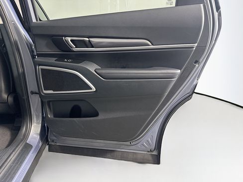 Used 2024 Kia Telluride S image 32