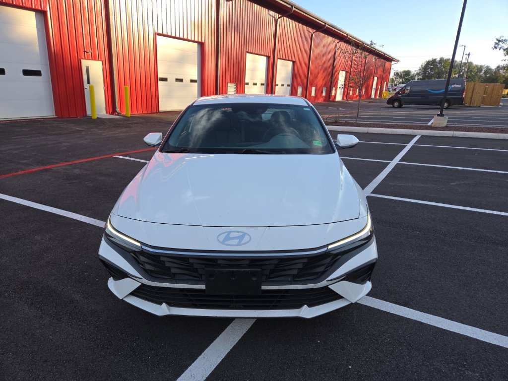 Certified 2024 Hyundai Elantra SEL FWD image 3