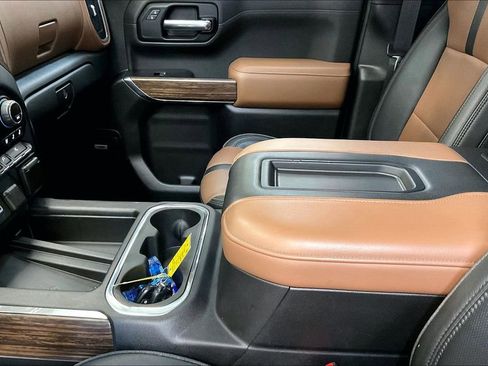 Used 2019 Chevrolet Silverado 1500 High Country w/ High Country Premium Package AWD/4WD image 20