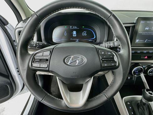 Used 2024 Hyundai Venue SEL FWD image 11