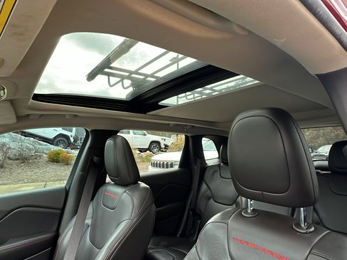 Used 2014 Jeep Cherokee Trailhawk w/ Technology Group image 19