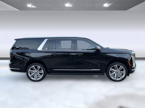Certified 2025 Cadillac Escalade ESV Luxury RWD image 8