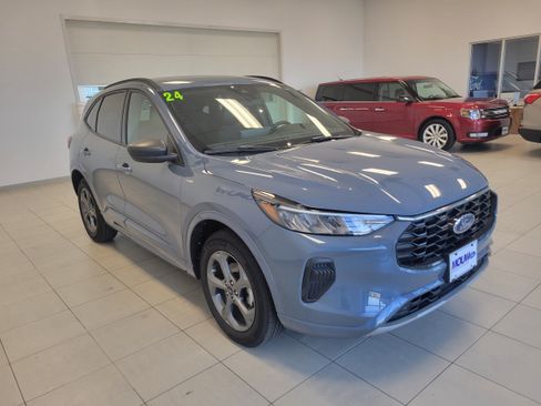 Used 2024 Ford Escape ST-Line w/ Tech Pack #1 AWD/4WD image 4