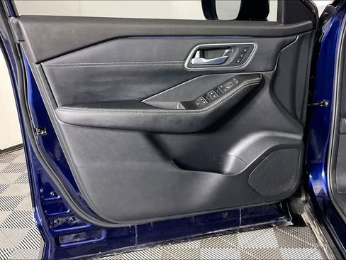 Used 2025 Nissan Rogue Platinum w/ Platinum Premium Package image 25