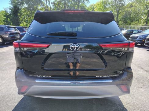 Used 2022 Toyota Highlander Platinum AWD/4WD image 4