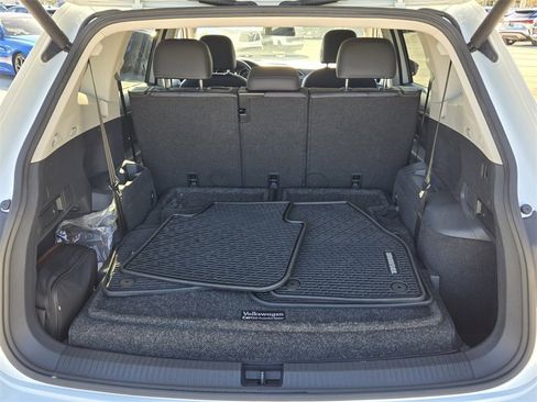 Used 2018 Volkswagen Tiguan SEL image 15