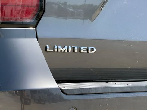 Used 2018 Ford Expedition Limited w/ Equipment Group 302A RWD image 12