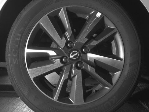 Used 2025 Nissan Versa SV image 15