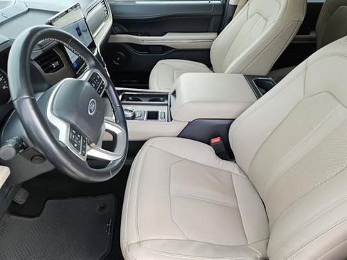 Used 2024 Ford Expedition Limited image 10