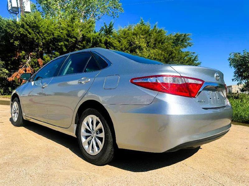 Used 2015 Toyota Camry LE FWD image 13