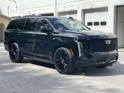 Used 2026 Cadillac Escalade Platinum Sport w/ LPO, ONYX Package AWD/4WD image 9
