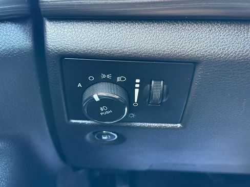 Used 2019 Jeep Grand Cherokee Laredo AWD/4WD image 36